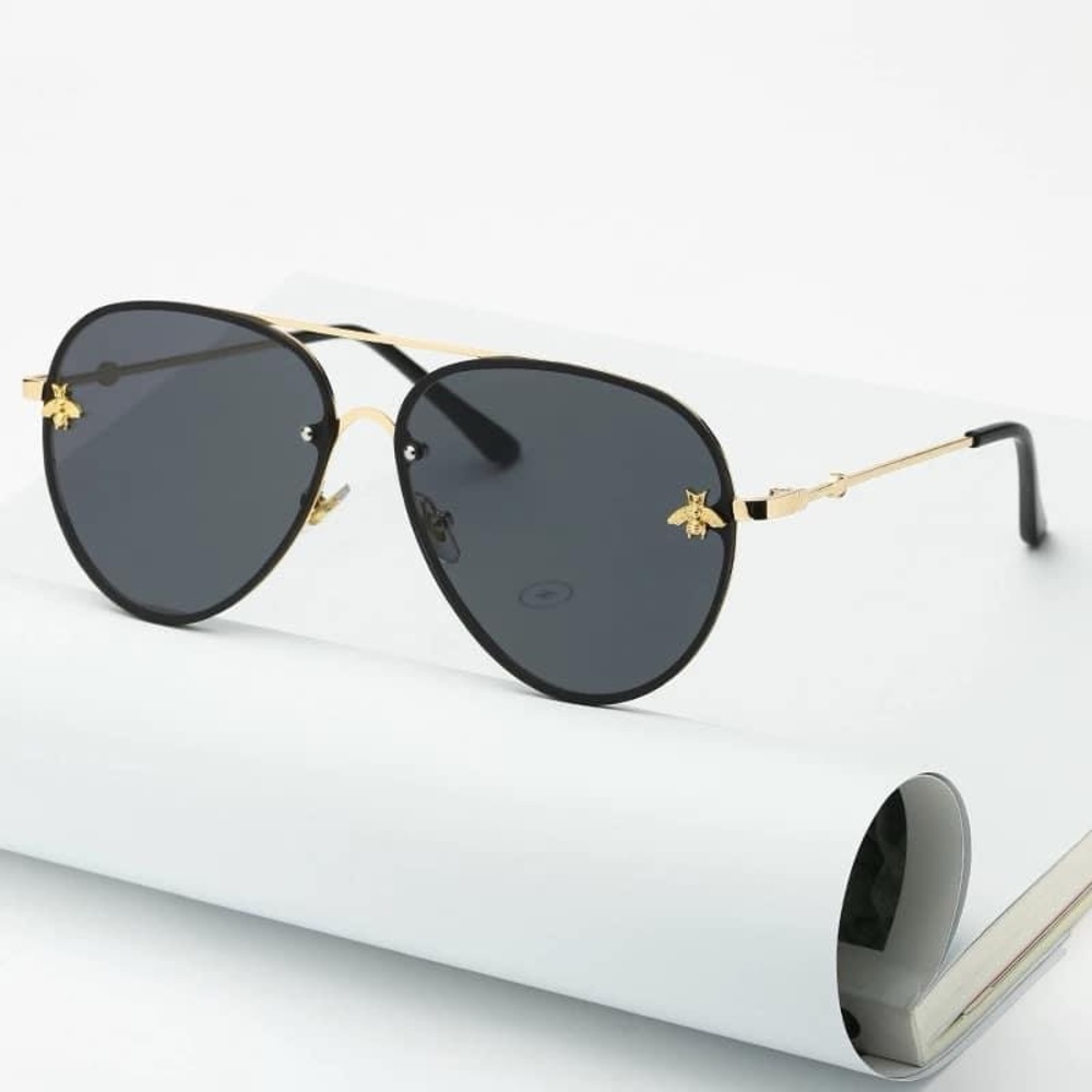 Beautiful Round Metal Sunglasses w/ Gradient Gray lenses.